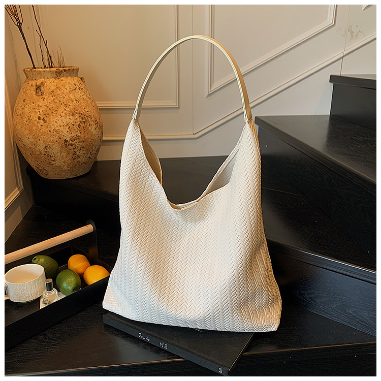 In 2025, a new Korean-style casual woven pattern large-capacity tote bag for women's commuting to work undefined