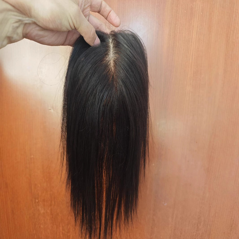 かつらの女性は全部本物の人が二重に針を渡して、髪を補充します。|undefined
