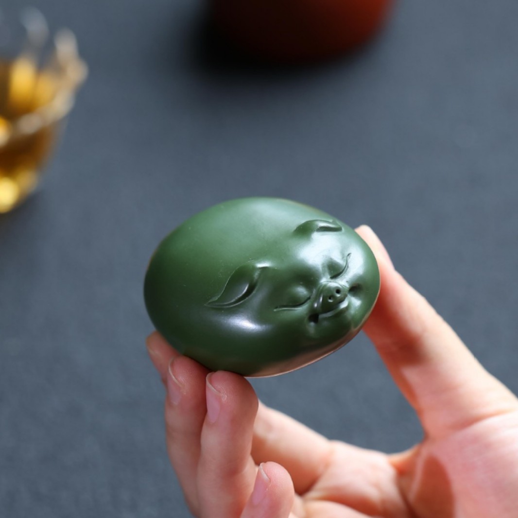 宜兴紫砂茶宠猪摆件手工绿泥小福猪精品茶道茶玩周边配件可茶养