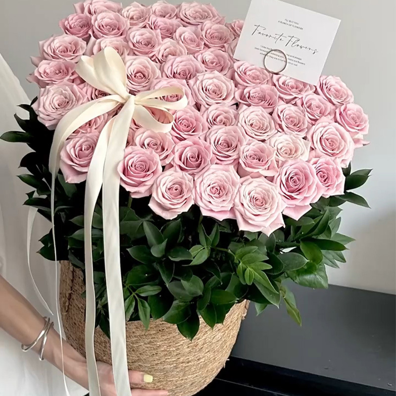 Nuevo estilo de tela de caña canasta de flores portátiles canasta de estilo nórdico retro rosa tela de paja canasta de flores DIY material al por mayor