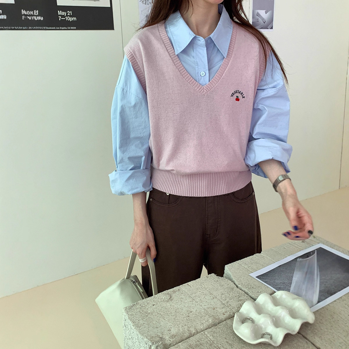 小樱桃刺绣v领针织马甲女秋季新款韩版学院风百搭叠穿无袖背心
