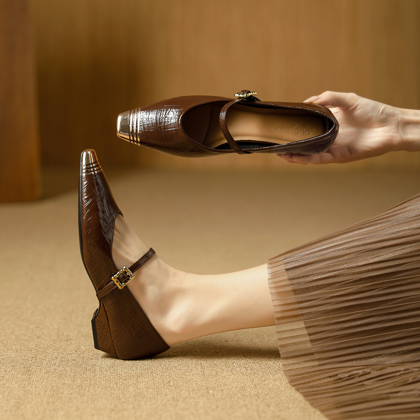 Soft Leather Mary Jane Shoes, 2026 Spring New French Style, Metal Square Toe, Medium Chunky Heel, Strapless Shallow_vogvips.com
