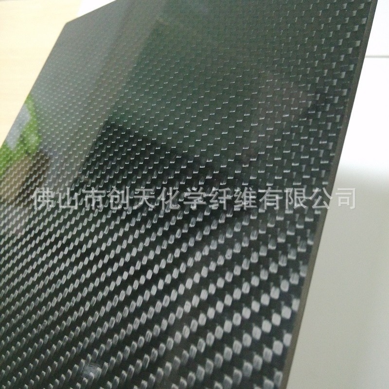 厂价直供3K斜纹碳纤维板碳纤厚板亮光 500*600*2.5