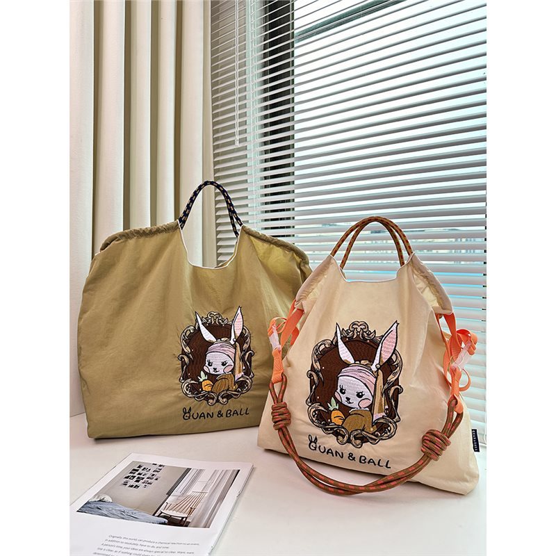 日系刺绣萝卜兔子环保袋斜挎帆布购物袋大容量通勤包女ball chain