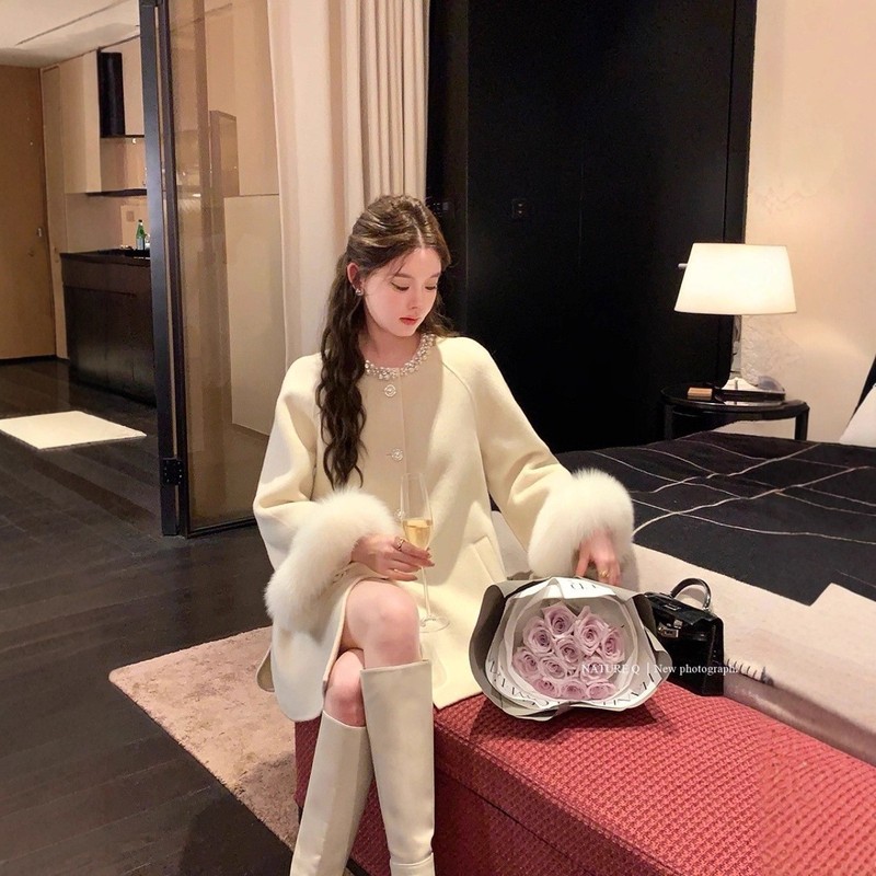 杨小卷 秋冬战 狐狸毛羊毛大衣女小香风双面呢富家千毛呢宽松外套|undefined