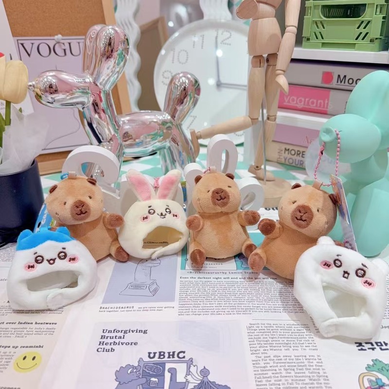 漫画自虐的なクマの帽子モルモットぬいぐるみ人形カピバラ人形小さなペンダント漫画クリエイティブヘッドギアモルモット|undefined