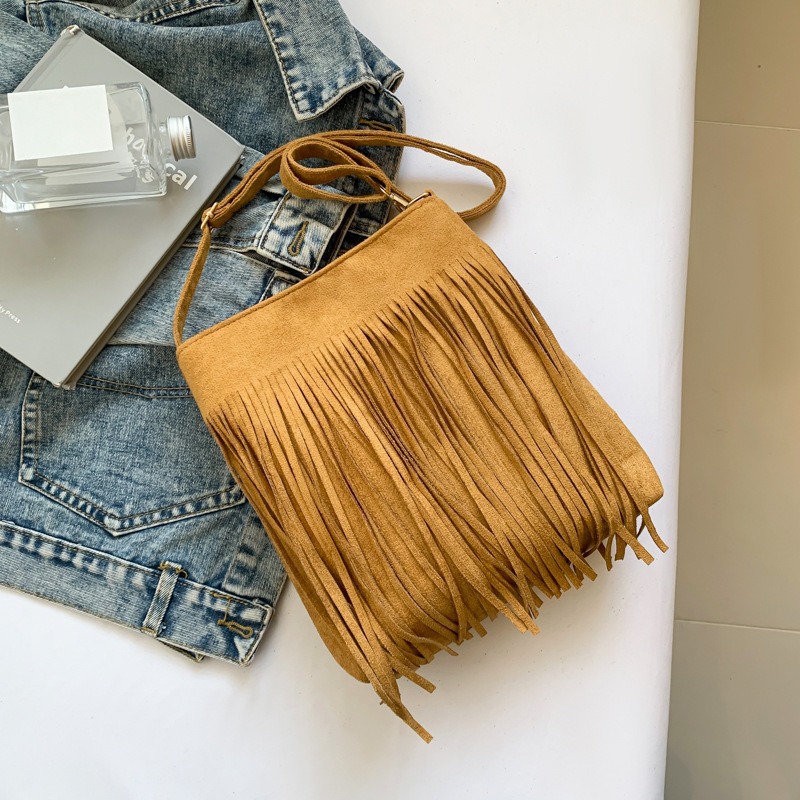 Bolso de hombro de gran capacidad con flecos, bolso de mujer, 2025 nuevo estilo, estilo occidental, retro, bolso de hombro popular, bolso de mensajero de cercanías