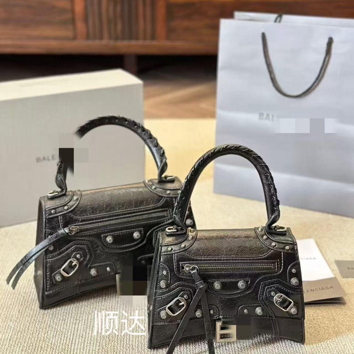 B家铆钉机车包甜酷手提包真皮包包女2023新款潮单肩斜挎包沙漏包