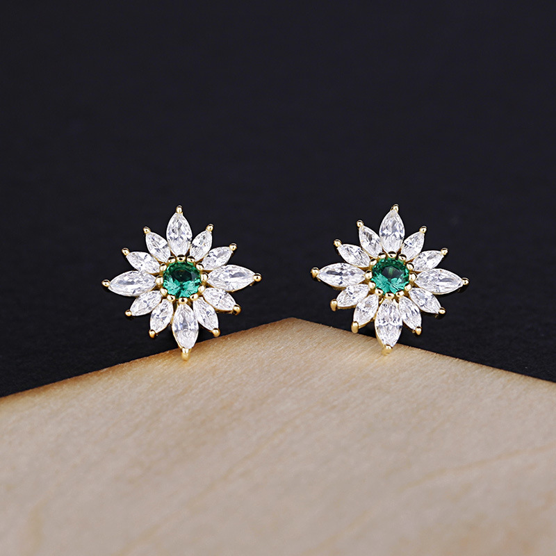Exquisite Retro Diamond Earrings Women's Light Luxury Elegant Commuter Zircon Earrings Elegant Girly Fashionable New Accessories