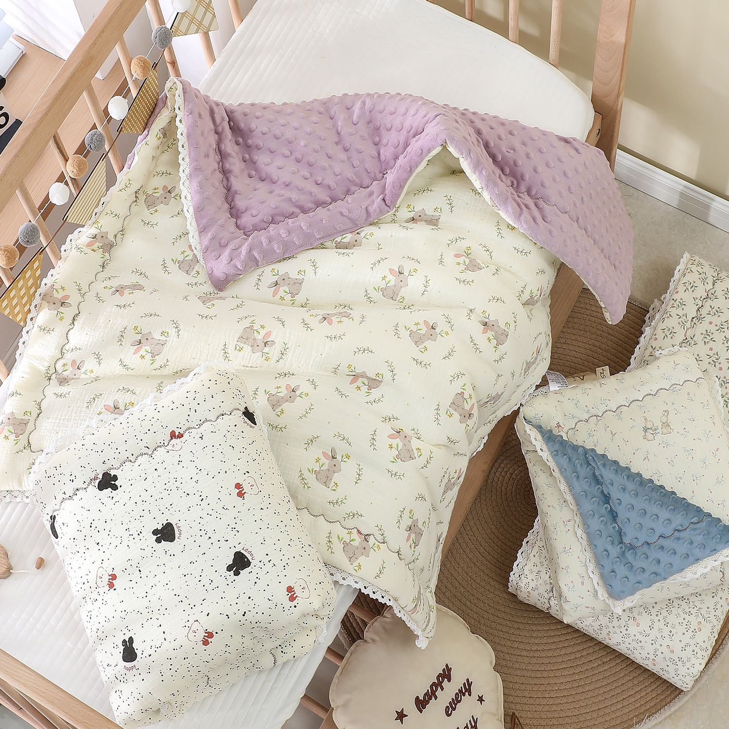 Lace-trimmed bean-patterned baby nap blanket, children's air-conditioned thin cotton blanket, single thin blanket wholesale