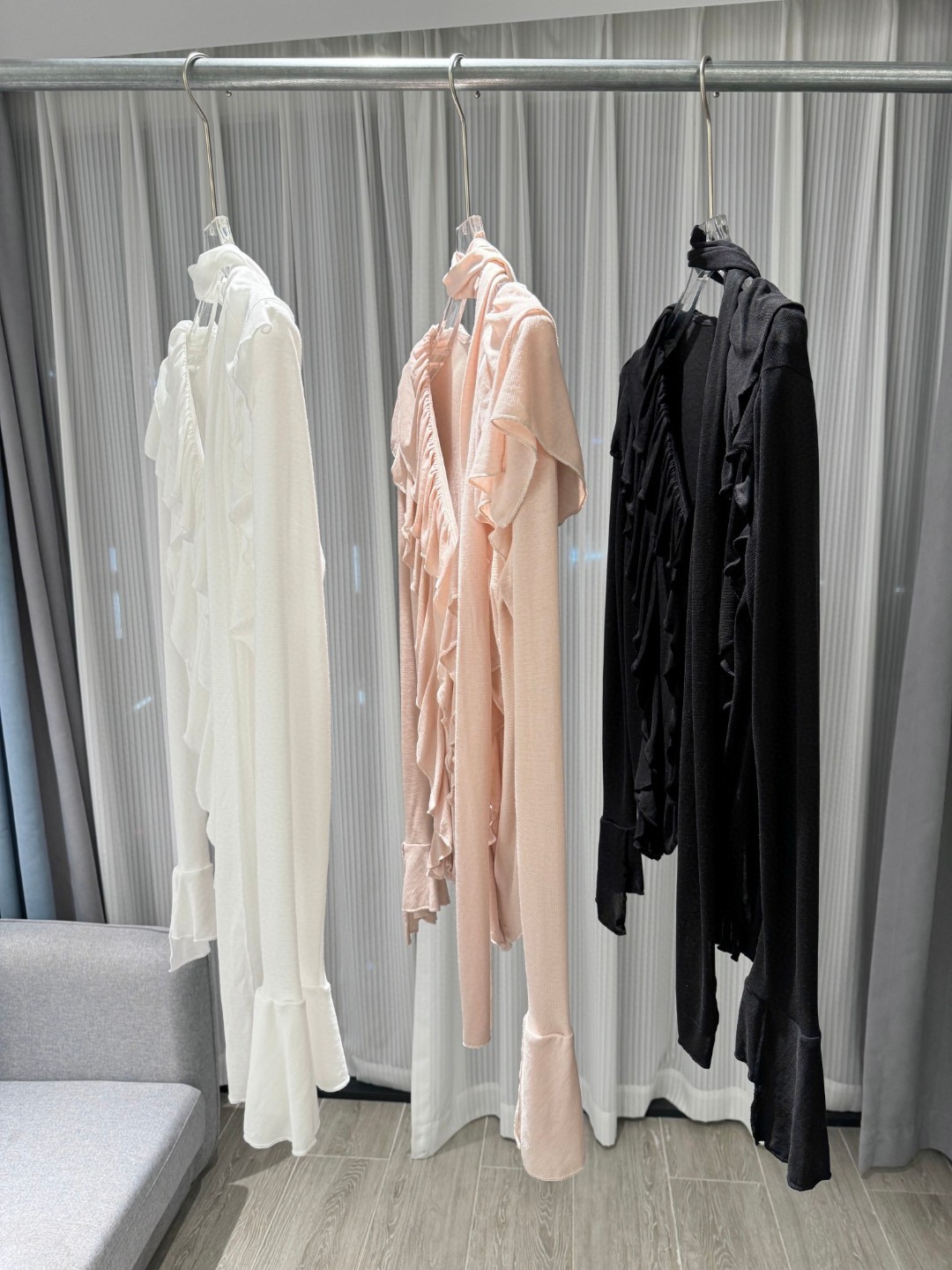 Early Autumn Dopamine Wear French Design Beautiful High-end Sense Super Good-looking Pink Ruffled Long-sleeved V-neck Shirt
