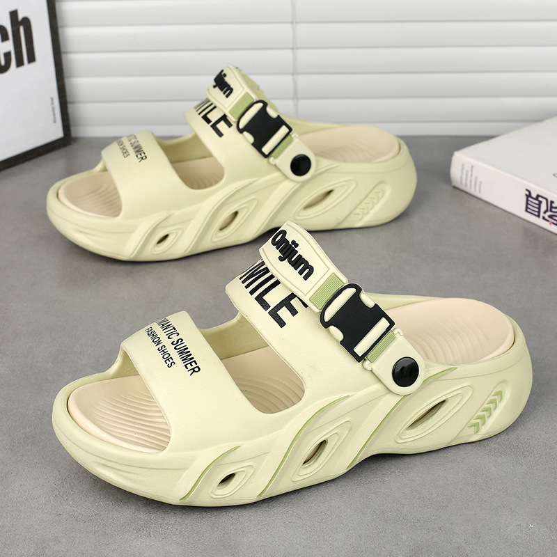 Zapatillas verano nuevo estilo casual para hombres sandalias de conducción de uso exterior de gran tamaño ligero pisando mierda pareja chanclas de playa