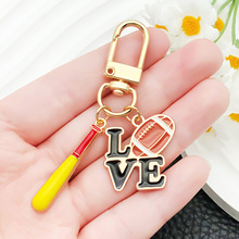 跨境新款滴油卡通仿真橄榄球运动周边U形钥匙扣书包钥匙饰品挂饰