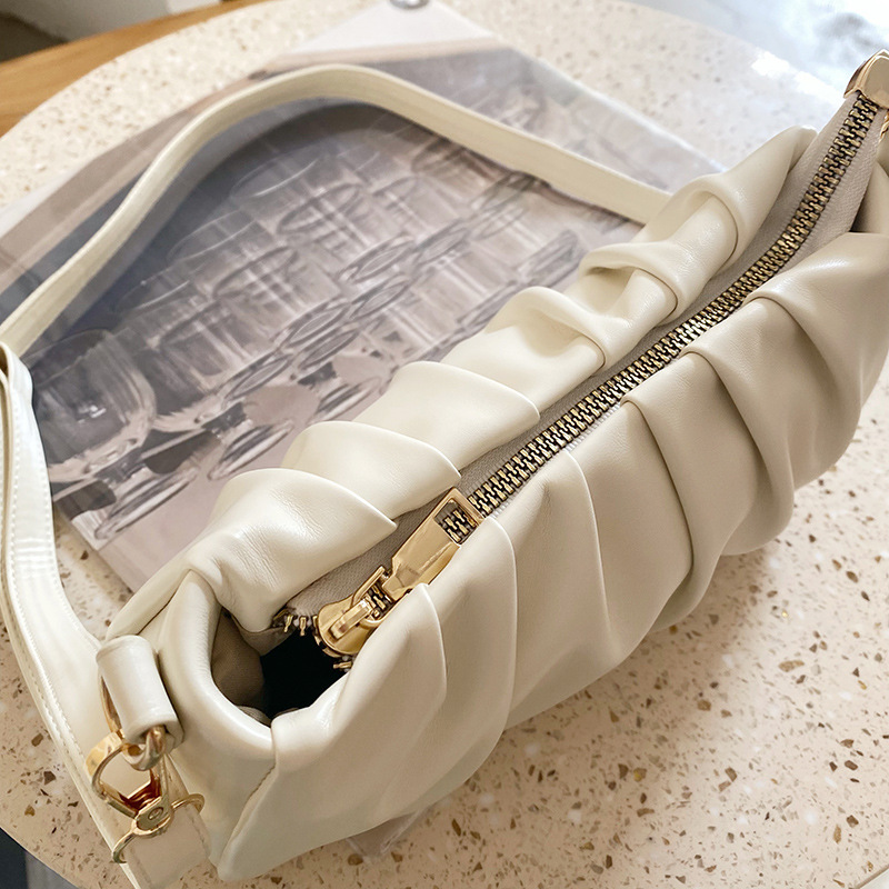 Borsa a tracolla monospalla versatile, di bassa qualità, con tracolla a forma di nuvola bianca plissettata estiva da donna_voghion.com