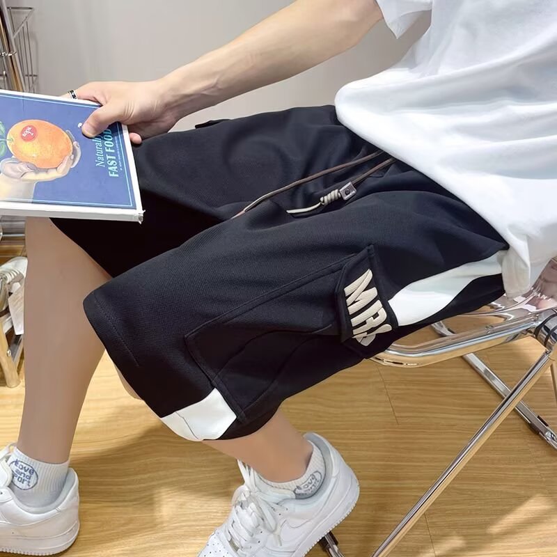 2025 pantalones cortos estadounidenses de verano universal para hombres para aumentar la tendencia relajada de los pantalones deportivos casuales coreanos