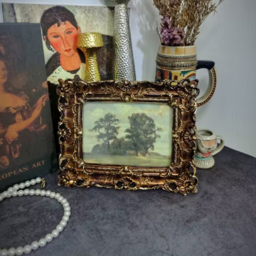 European American style retro nostalgic golden hollow photo frame French classical photo living room table creative ornaments hanging on the wall
