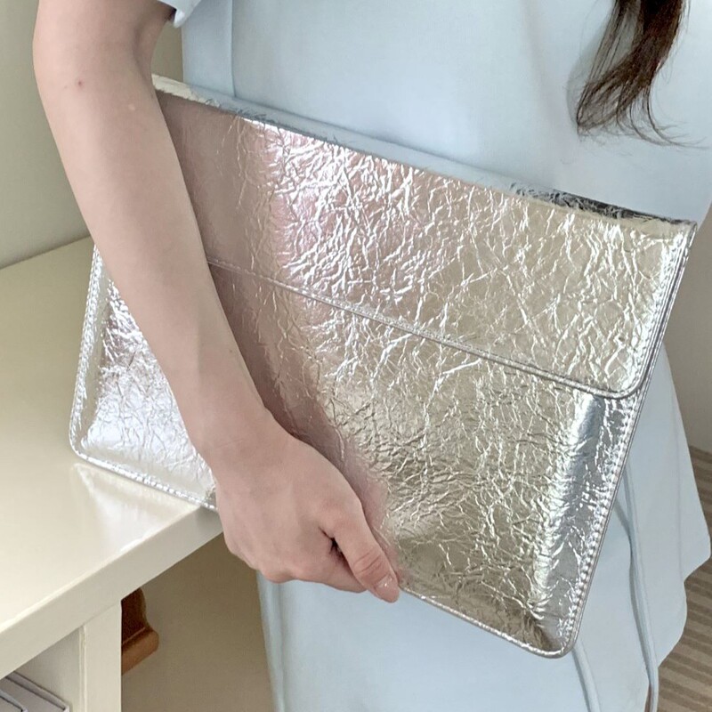 Explosively Popular Silver Laptop Sleeve, Fashionable Ins Hot Item, Suitable for MacBook Magnetic Sleeve