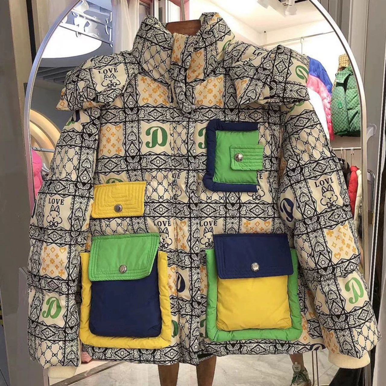 Европейский 2023 Зимний новый пуховик женский Контрастный ЦВЕТНОЙ шов граффити утолщенный Повседневный свободный белый утиный пуховик гусиный