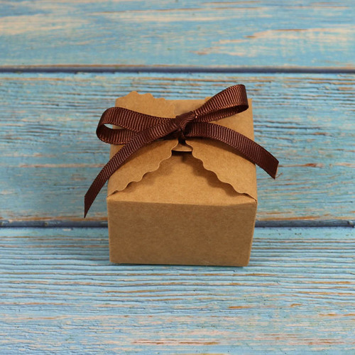 Wavy kraft paper box Amazon gift box candy box white kraft paper color baking packaging box with ribbon