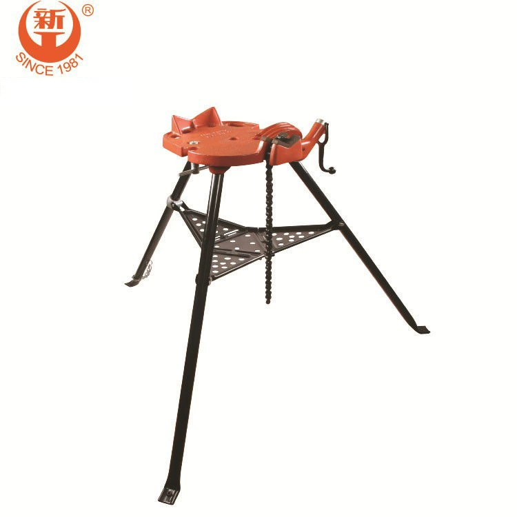 Новые рабочие с ножными цепями