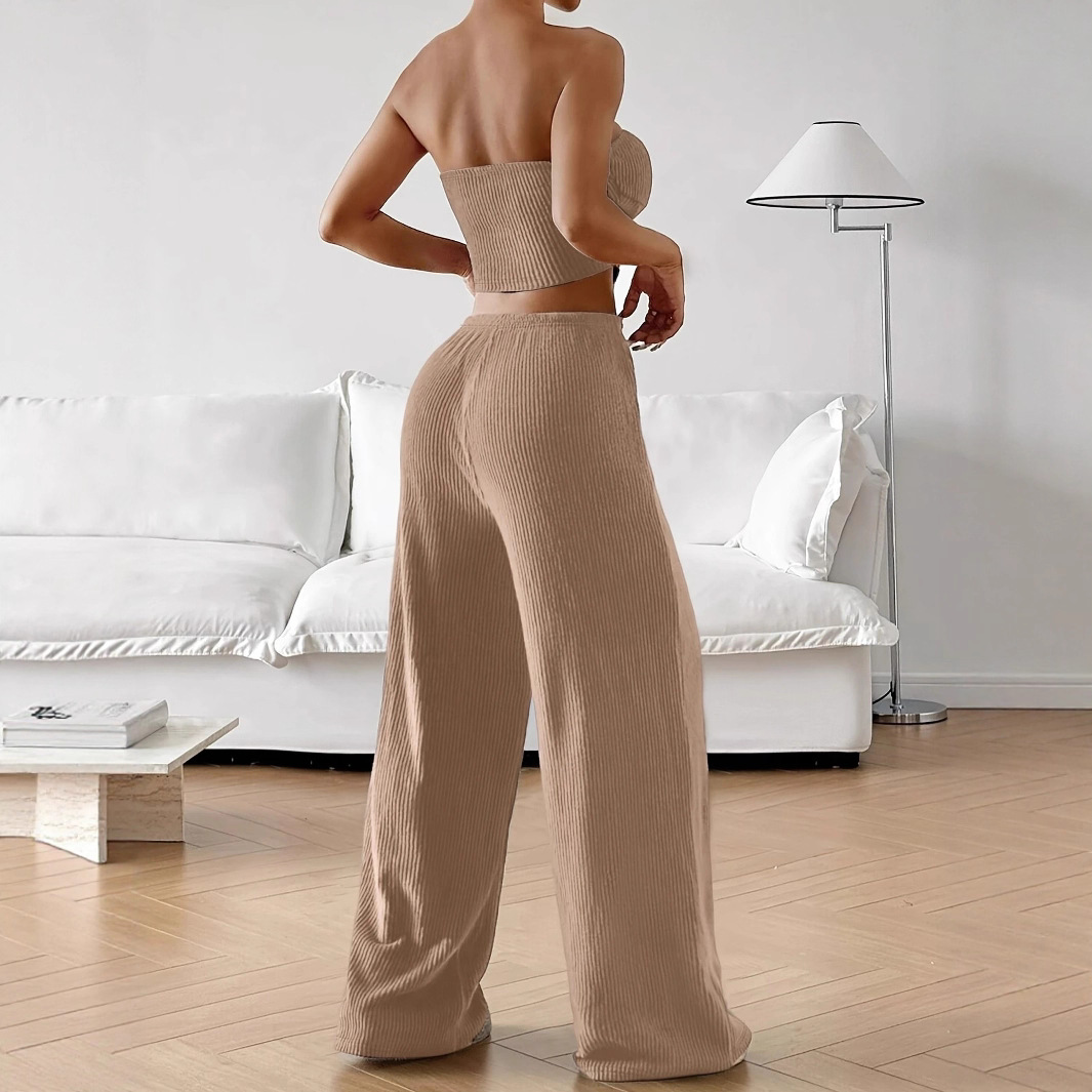 Completo estivo da donna in stile elegante da pendolare con top a coste senza maniche con laccetti sul davanti e completo casual a due pezzi_voghion.com