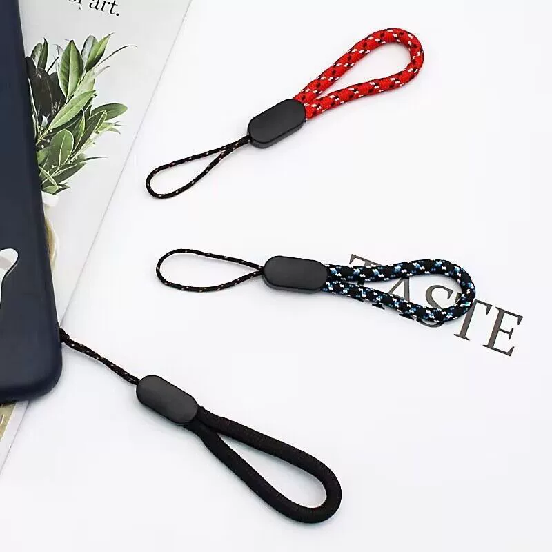 Мобильный телефон, короткий ремешок, переплетенное кольцо с хвостиком, USB-флеш-накопитель, брелок