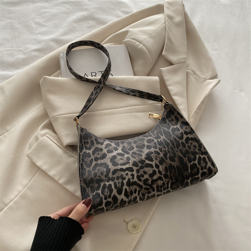 Bolso de diseño de nicho de invierno 2024 nuevo estilo de moda bolso de mano de mujer de moda estampado de leopardo bolso de hombro axilar