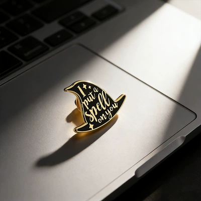 Yaxa sancaqları Brooch, Creative Letter Witch