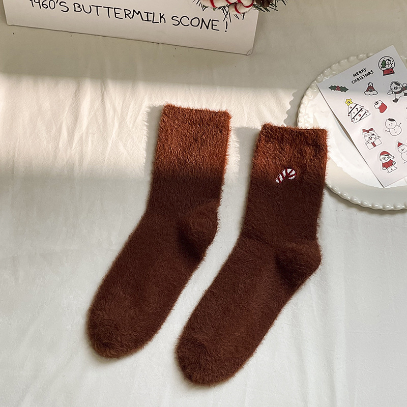 秋の冬の靴下の女性刺繍ミンクのベルベットのクリスマスの靴下はかわいいです。|undefined