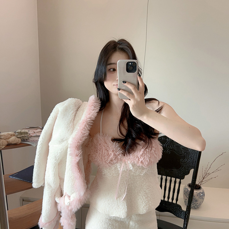 Women's Warm and Thickened Pajama Set, Long-Sleeved and Long-Pants, High-End and Comfortable Women's Loungewear Two-Piece Set That Can Be Worn Outside Women's Warm and Thickened Pajama Set, Long-Sleeved and Long-Pants, High-End and Comfortable Women's Loungewear Two-Piece Set That Can Be Worn Outside