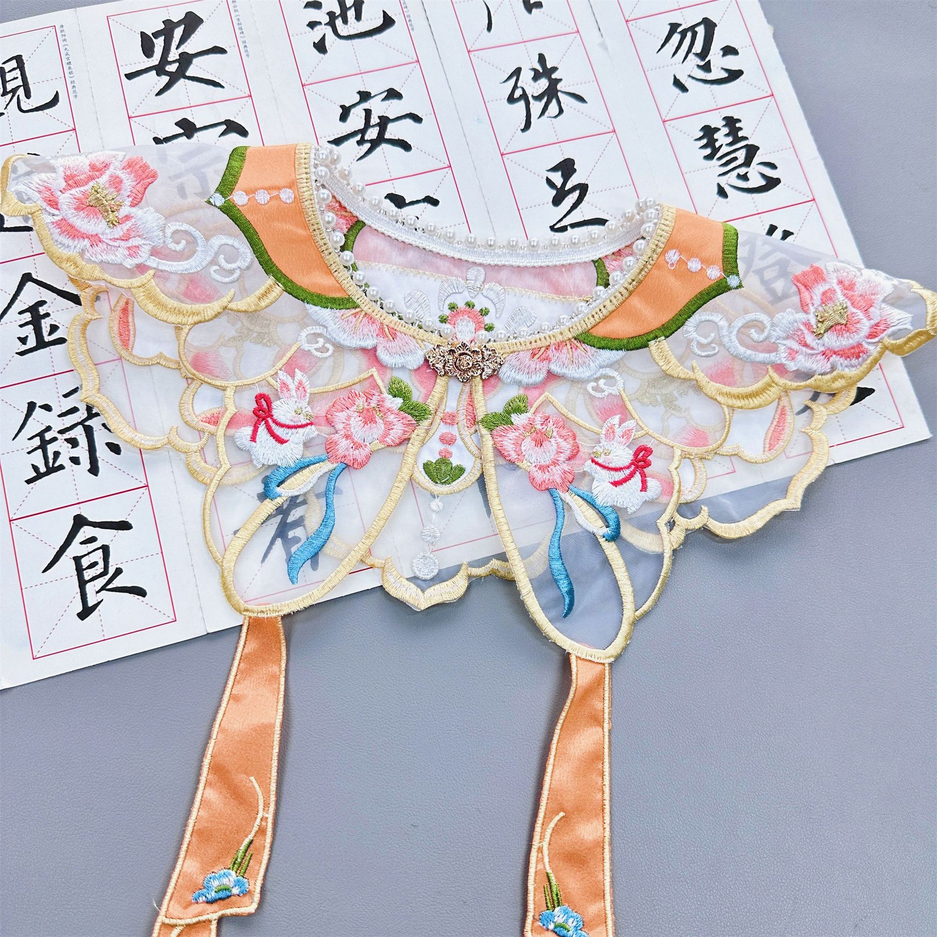 Nuevo cuello de estilo chino Graduación de la nube Chal Super Fairy Bordado Hanfu Falda de cara de caballo Correa bordada para niños Cuello falso
