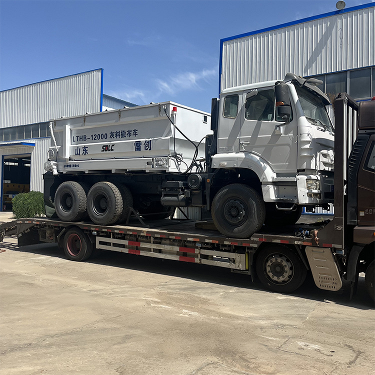 水泥灰料撒布机 多功能白灰粉料撒布车 工程布灰机 撒灰均匀