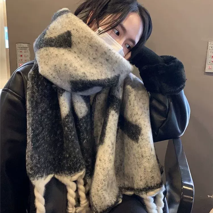 高级感灰色马海毛围巾女冬季加厚保暖韩国新款仿羊绒加厚围脖披肩