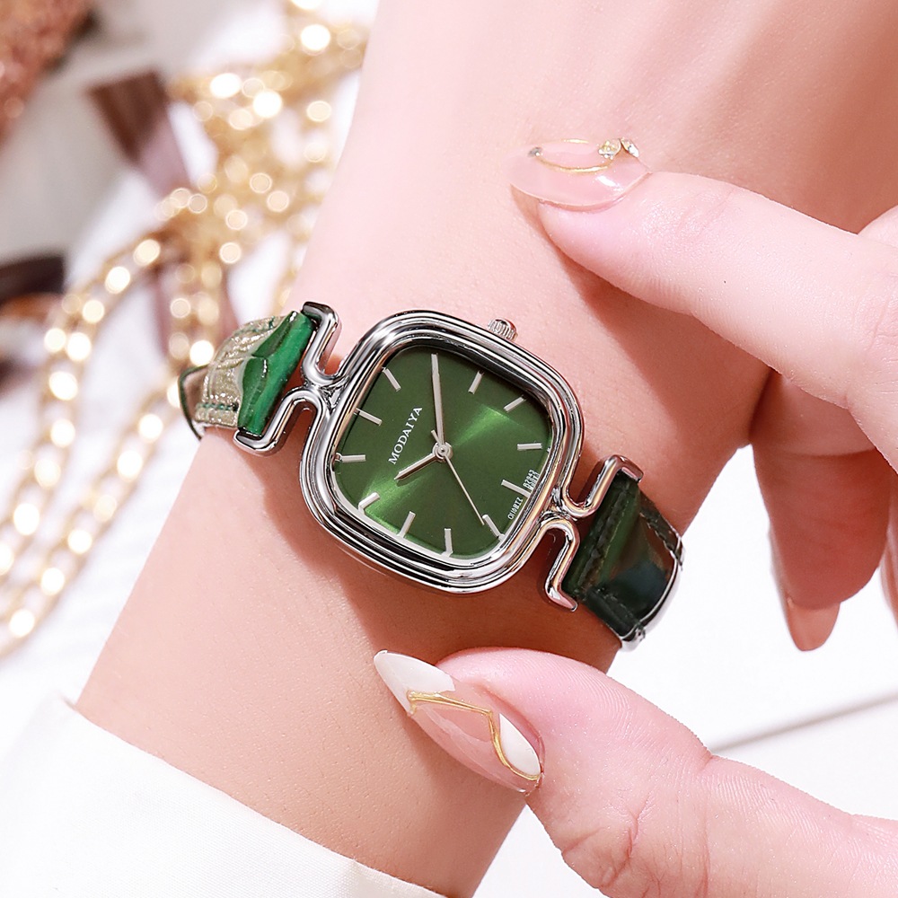 Nuovo cinturino sottile profumato al vento Quadrante piccolo Temperamento Esperto di streaming live che porta merci Orologio da donna di buona qualità_voghion.com