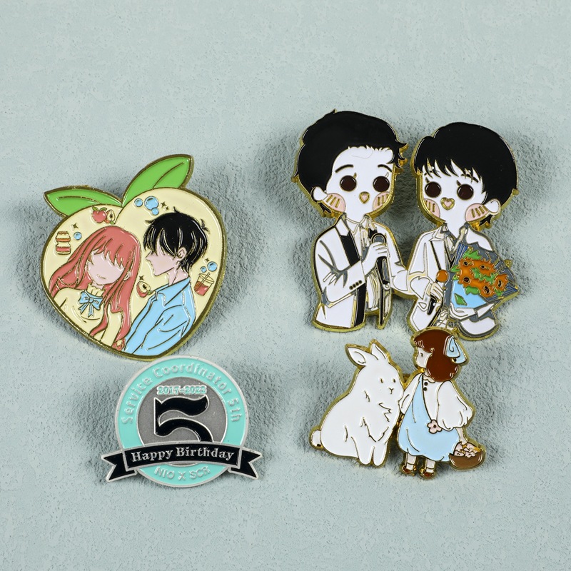 工厂制定 箱包标牌 锌合金压铸烤漆标牌五金卡通金属铭牌