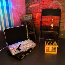 仿真铝合金行李箱装美钞武器模型Dollhouse娃娃屋兵人迷你玩具枪