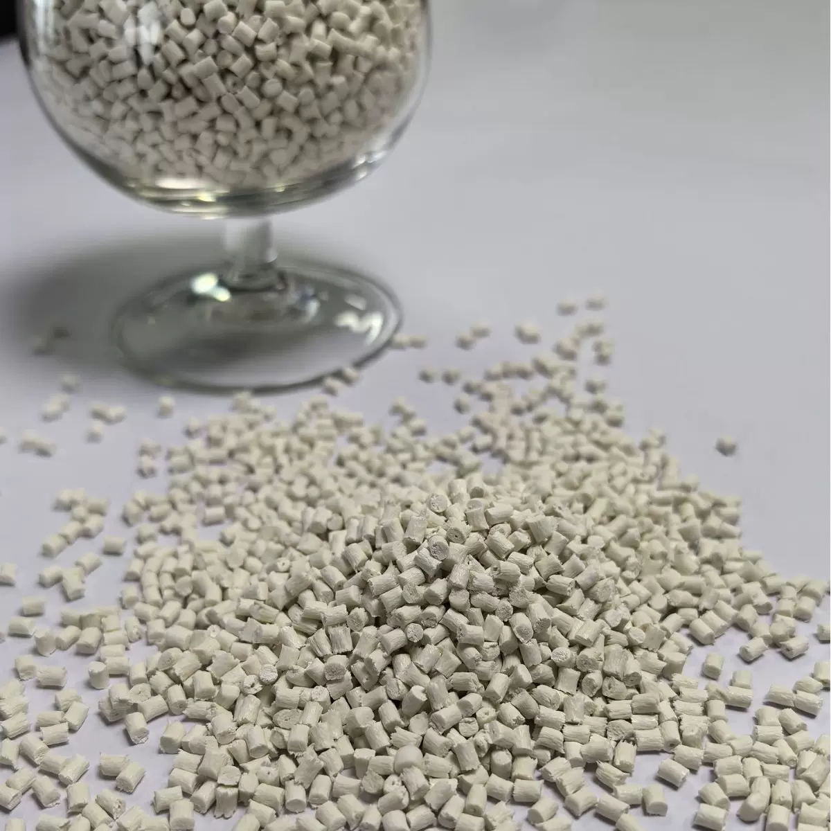 厂家直供pa66加纤15%-50%改性工程塑料 防火耐寒耐高温高性pa66料