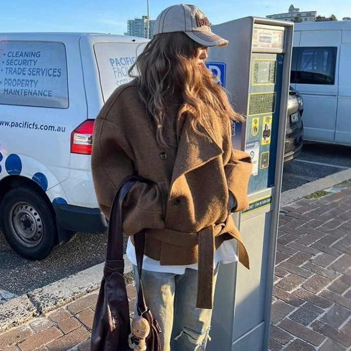 Women's short woolen coat with stand-up collar, 2026 autumn and winter new style, petite silhouette, belted, fashionable woolen coat, Korean style Women's short woolen coat with stand-up collar, 2026 autumn and winter new style, petite silhouette, belted, fashionable woolen coat, Korean style