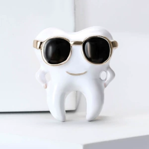 New Creative Alloy Enamel Sunglasses Teeth Brooch Personalized All-match Men's and Women's Clothing Corsage Jewelry Pin