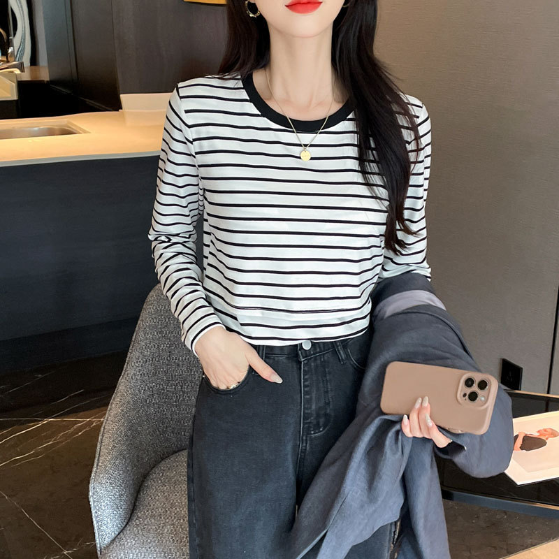 ストライプの授乳上着の春秋服の辛いお母さんのタイプは外に出て、純綿の底の長袖の授乳服の産後はやせています。|undefined