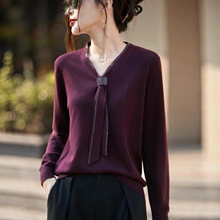 輕奢優雅感飄帶V領針織毛衫女秋季新款時髦燙鑽氣質減齡打底毛衣