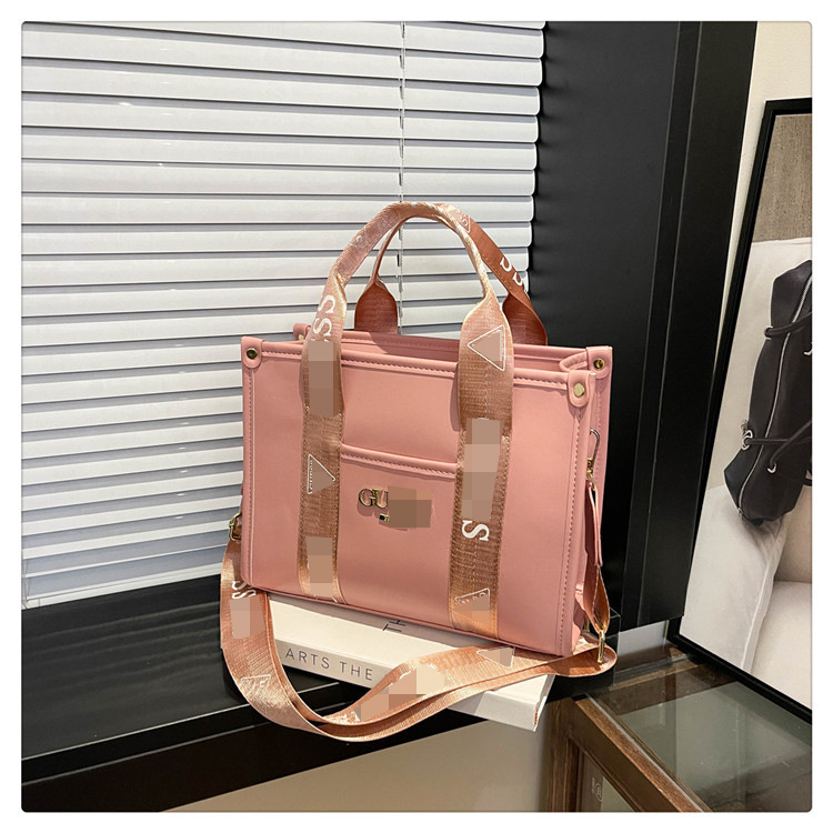 Bolso bandolera con letras de comercio exterior transfronterizo para mujer 2025 nueva tendencia de moda bolso de mensajero portátil impreso