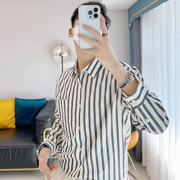 Versión coreana de la camisa a rayas de manga larga para hombres, sentido de alta gama, ropa de hombre yuppie británico, estilo ligero, camisa interior, chaqueta, marca de moda