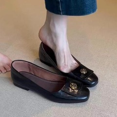 羊皮版 ~ レトロなフランスのツバキの花は簡単にメアリー珍の靴の女性の浅い口の平の靴を踏んでいます。