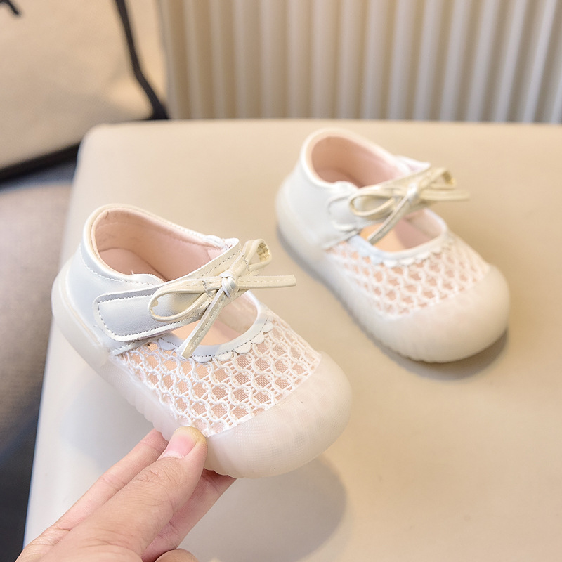 Zapatos para bebés niñas sandalias de princesa 2026 nuevo primavera y verano hueco antipatas transpirables zapatos para niños dulces