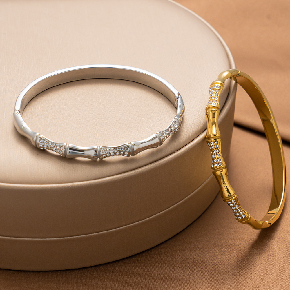 Elegant Bamboo Diamond Bracelet With Gold Plating For Women_voghion.com