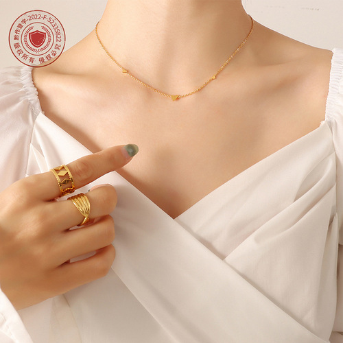 Minimalist Elegant Versatile Small Heart Sweet Cool Necklace Cute Niche Design Titanium Steel Plated 18K Gold Clasp Necklace for Women