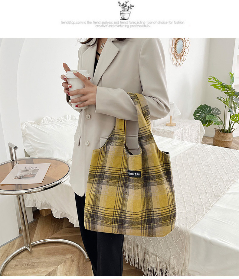 New Korean-style retro versatile and artistic tote bag for women in autumn and winter 2022, thickened woolen checkered pattern, single-shoulder bag undefined