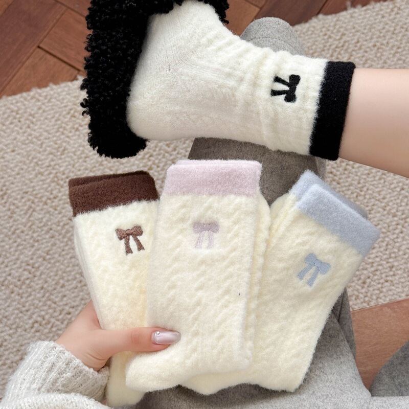 Winter Thickened Thermal Socks for Women with Contrasting Color Bowknot, Japanese Style, Suitable for Outdoor Wear, Cold-Proof, Home Sleep Mid-Calf Socks Winter Thickened Thermal Socks for Women with Contrasting Color Bowknot, Japanese Style, Suitable for Outdoor Wear, Cold-Proof, Home Sleep Mid-Calf Socks