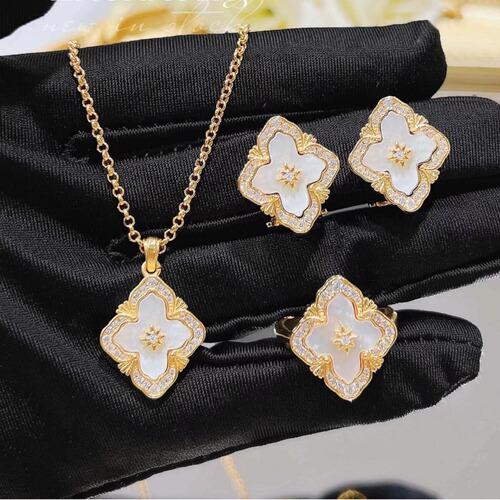 New Italian retro palace style Brati white mother-of-pearl set four-leaf clover bracelet red agate necklace ring